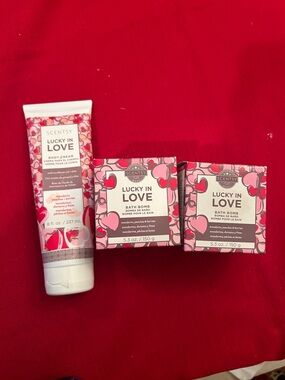 Scentsy Lucky in Love Body Cream & Bath Bombs - Pink